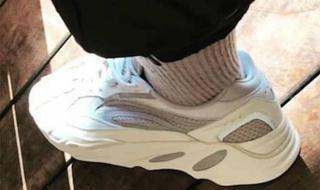 kanye west为什么要在mtv颁奖礼上质疑Taylor Swift.kanye west也太恶心了吧 kaynewest